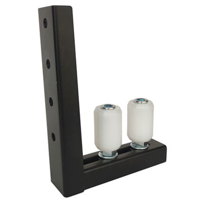 40x60mm Sliding Gate Guide Bracket 90 Derajat Penyesuaian Nilon Hitam Putih