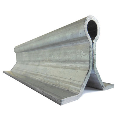 Aluminium Di Tanah Otomatis Listrik Sliding Gate Track Hardware 6m 3mm Tebal R10 Groove